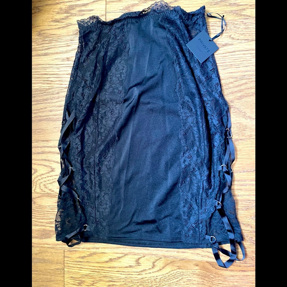 4/$25 La Senza Black and lace skirt slip BNWT